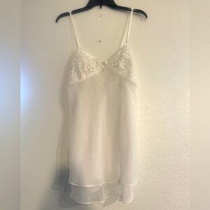 Vintage Dentelle white lingerie size medium. Beautiful lace detail with beading